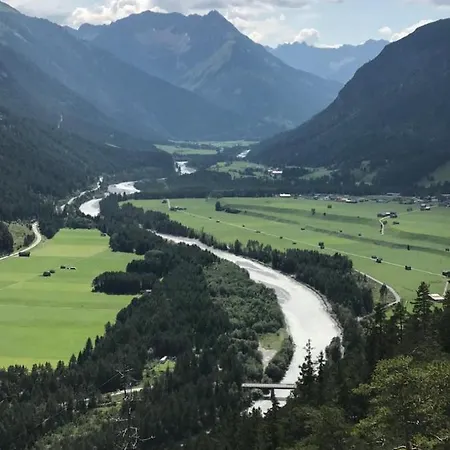 Heidi Apartman *