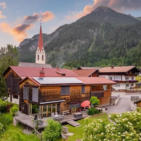 Heidi Apartman *