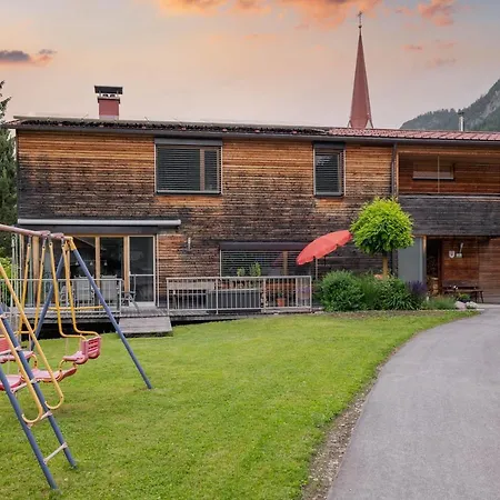 Heidi Apartman *